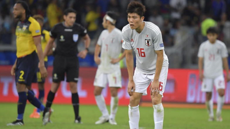 Pemain Jepang Takehiro Tomiyasu.