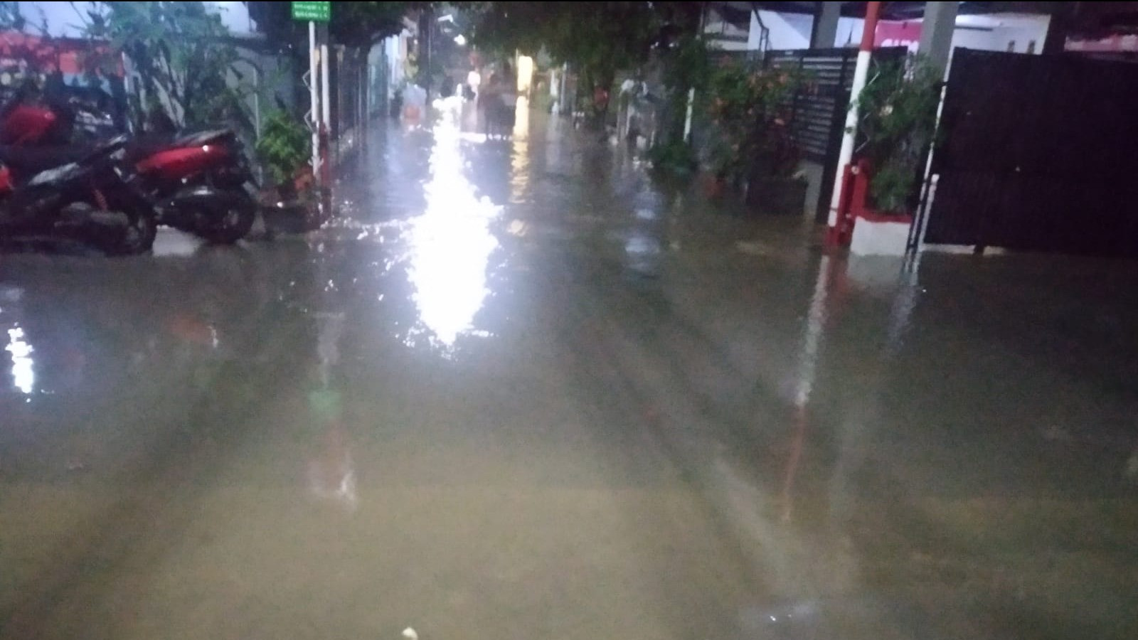 Banjir melanda Perumahan Pondok Maharta pada Jumat (15/7/2022).