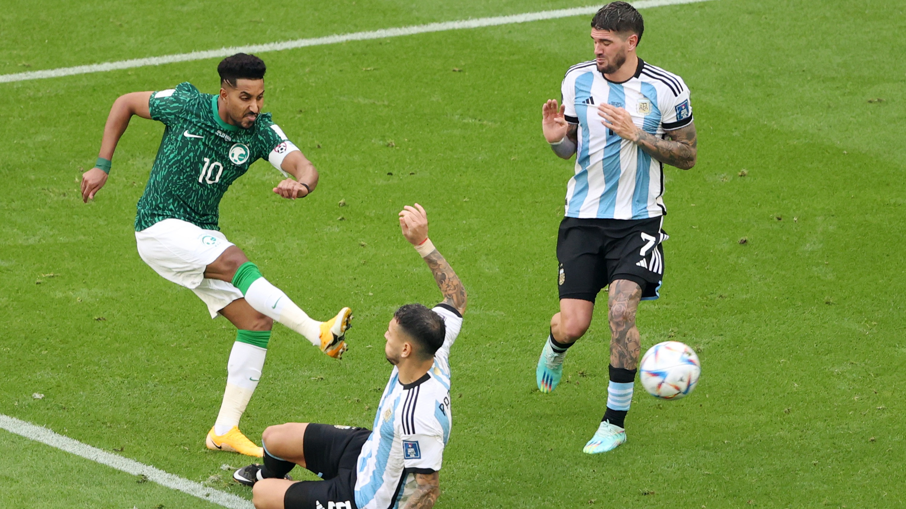 Pemain Arab Saudi Salem Al-Dawsari saat mencetak gol ke gawa Argentina