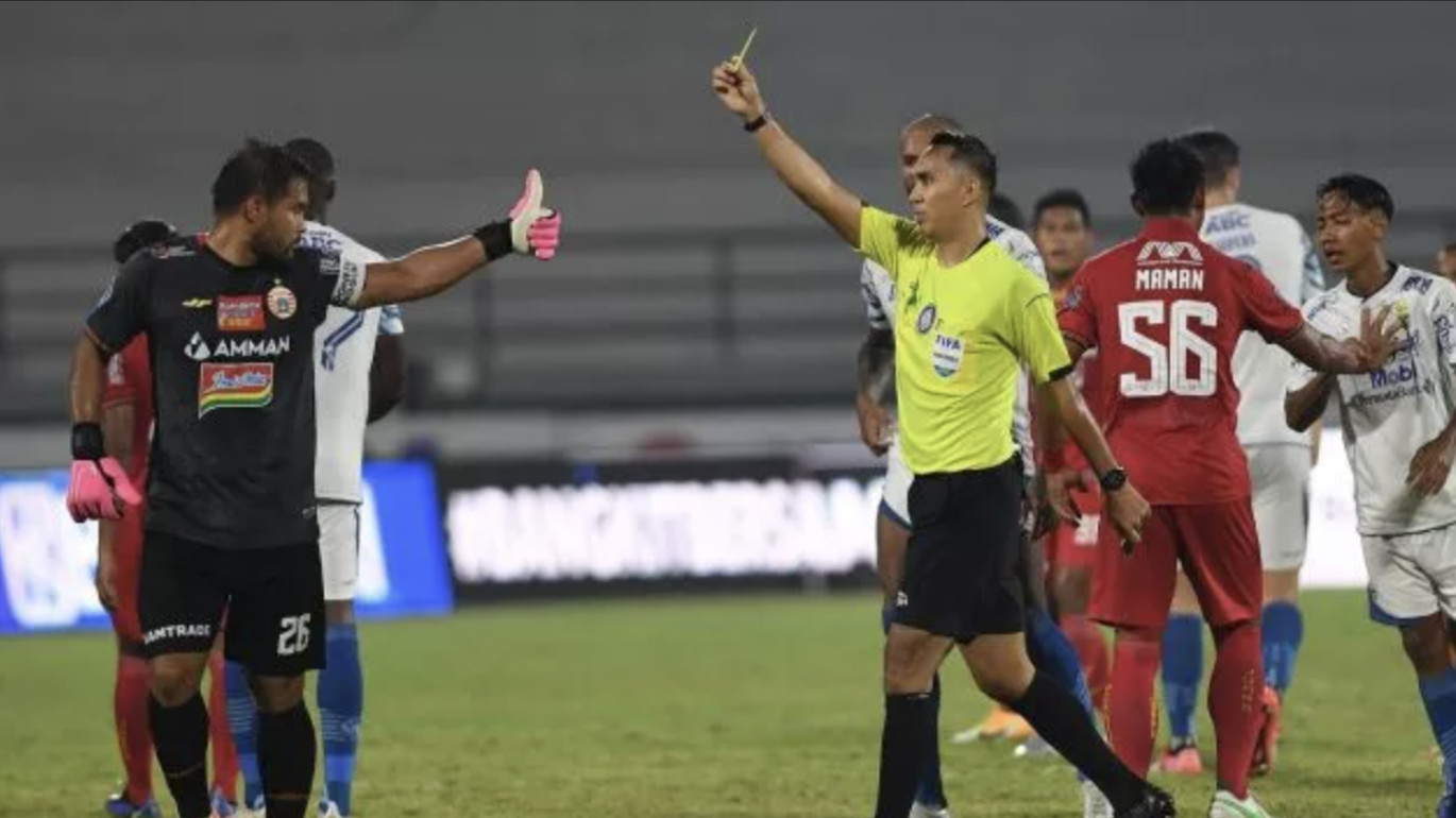 Ilustrasi wasit Liga 1 2022.