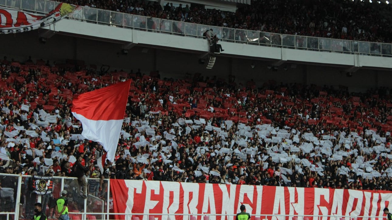 Suporter Timnas Indonesia di Stadion GBK