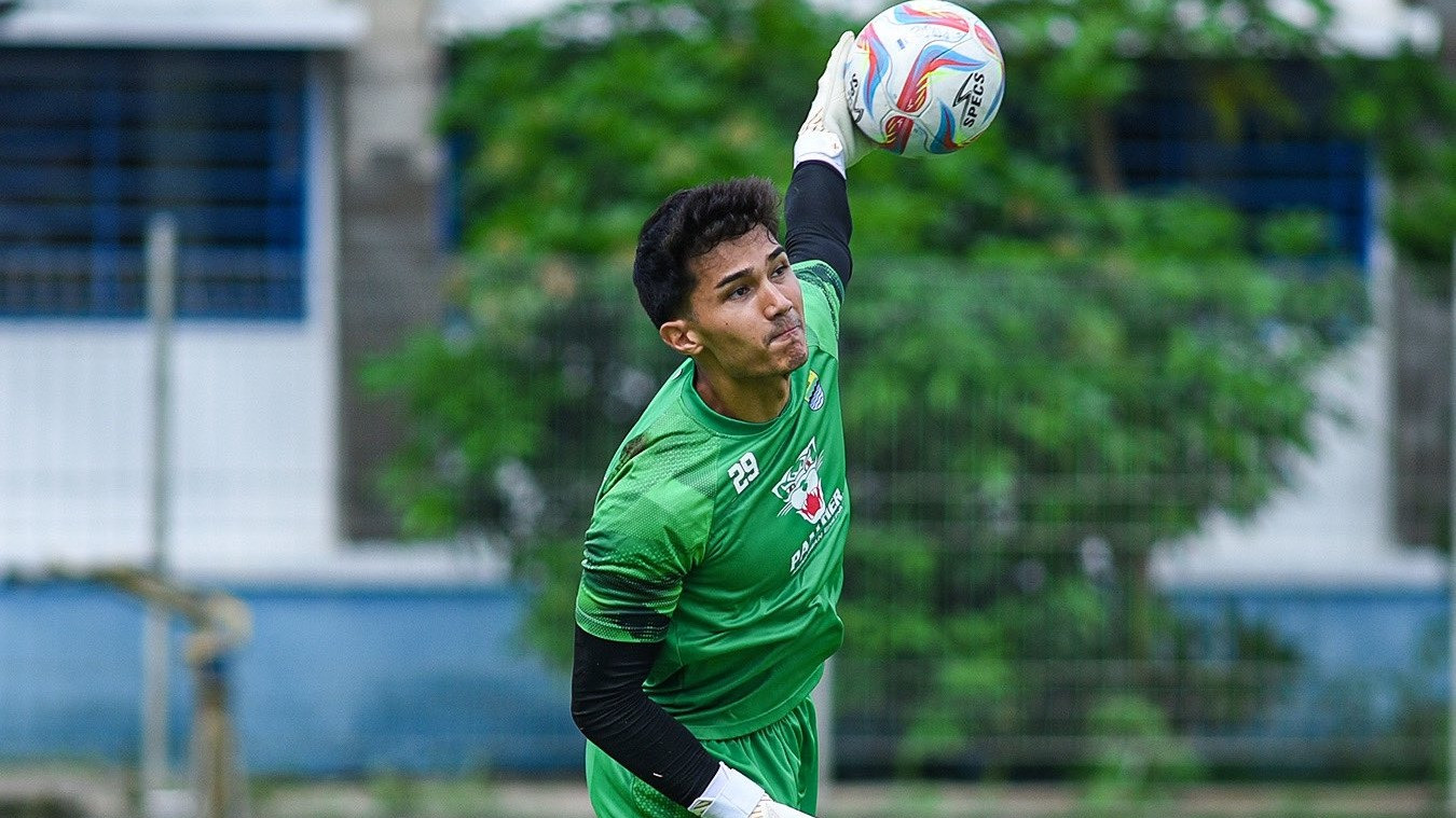 Kiper Calon Lawan Timnas Indonesia Mulai Betah Tinggal di Bandung dan Tak Sabar Menanti Kelahiran Anak Pertamanya di Kota Kembang
            - galeri foto