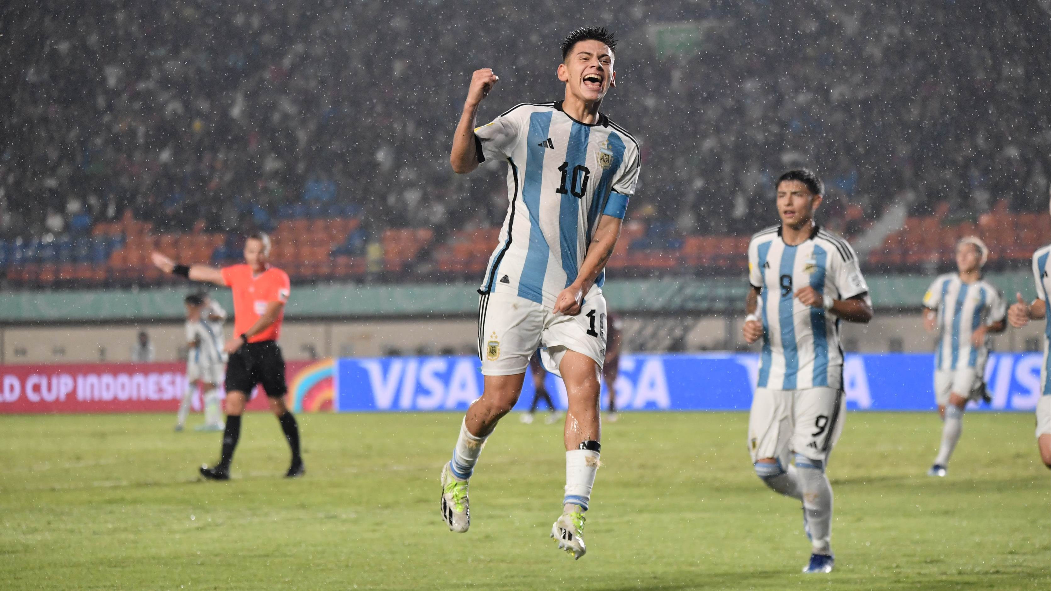 Manchester City rekrut Claudio Echeverri