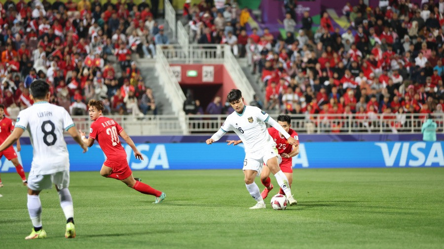 Garuda Makin Terbang Jauh Lampaui Rekor Vietnam, Inilah Bukti Timnas Indonesia Jadi Raja Baru Asia Tenggara, Suporter Sampai Tak Malu Lagi Bilang
            - galeri foto