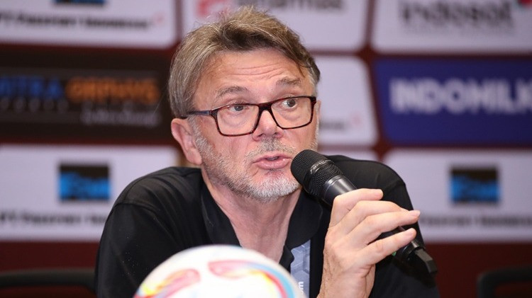 Eks pelatih Vietnam Philippe Troussier
