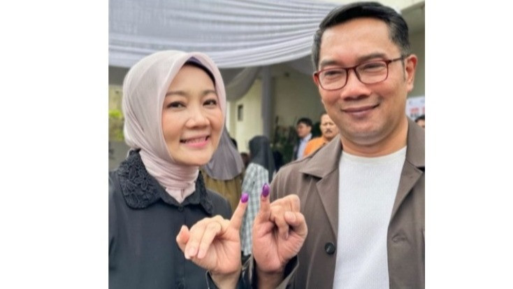 Mantan Gubernur Jawa Barat Ridwan Kamil beserta istri Atalia Praratya