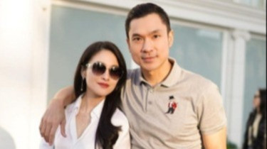 Sandra Dewi bersama sang suami, Harvey Moeis