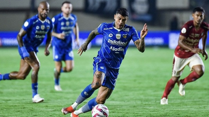 Di Ambang Juara Liga 1 2024-2025, Persib Bandung Justru Pernah Buat Eks Pelatih Timnas Indonesia Shin Tae-yong Kecewa Gara-gara ini
            - galeri foto