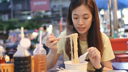 Orang Korea Selatan, China, dan Jepang Sering Makan Mie Instan tapi kok Lebih Sehat dari Orang Indonesia dr Zaidul Akbar Ungkap Kebiasaan Ini Yang Jadi Alasannya