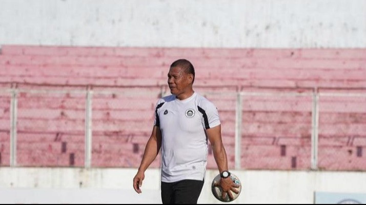 Setelah Pensiun, 6 Kiper Terbaik Timnas Indonesia Ini Punya Pekerjaan di Luar Lapangan Hijau, Ada yang Jadi Peternak
            - galeri foto