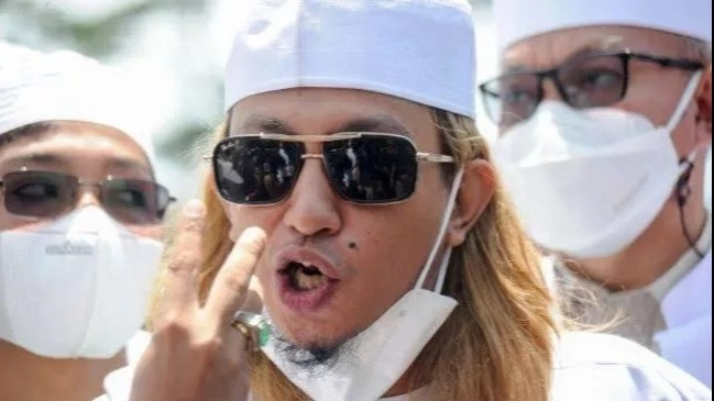 Habib Bahar bin Smith Pernah Diledek Hakim, Ditanya 'Istri kalau Disatukan dengan Bidadari Surga Apa Tidak Cemburu?' Jawaban HBS Mengejutkan, Katanya... 
            - galeri foto