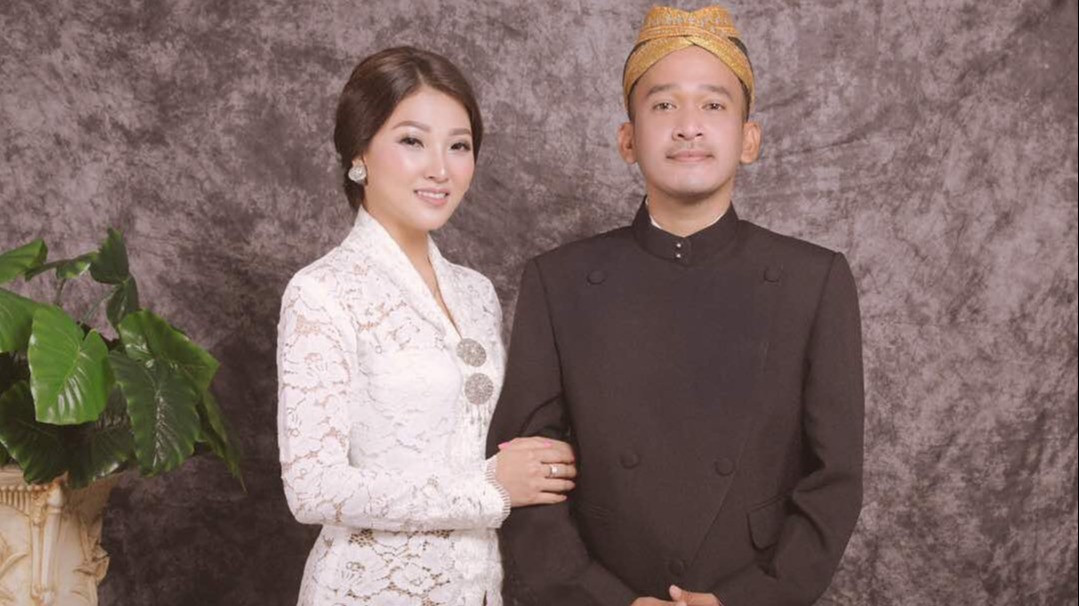 Makin Terang-terangan dengan Desy Ratnasari, Padahal Dulu Ruben Onsu sampai Rela Lakukan Hal ini Demi Sarwendah: sampai 4 Kali...
            - galeri foto