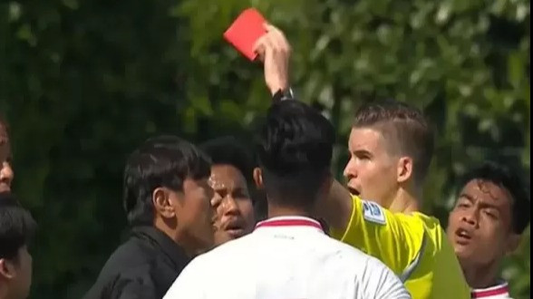 Wasit François Letexier Kartu Merah Shin Tae-yong