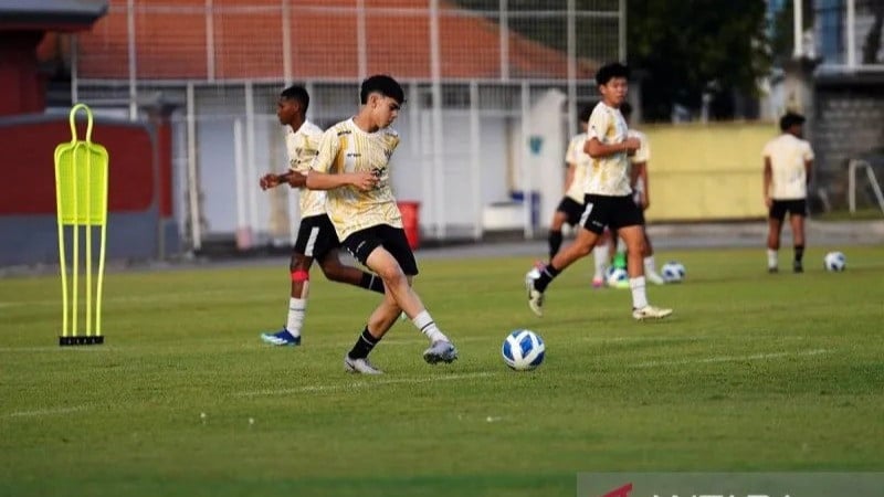 Matthew Baker beraksi bersama Timnas Indonesia U-17