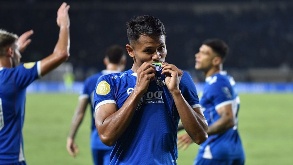 Dimas Drajad cetak gol untuk Persib Bandung