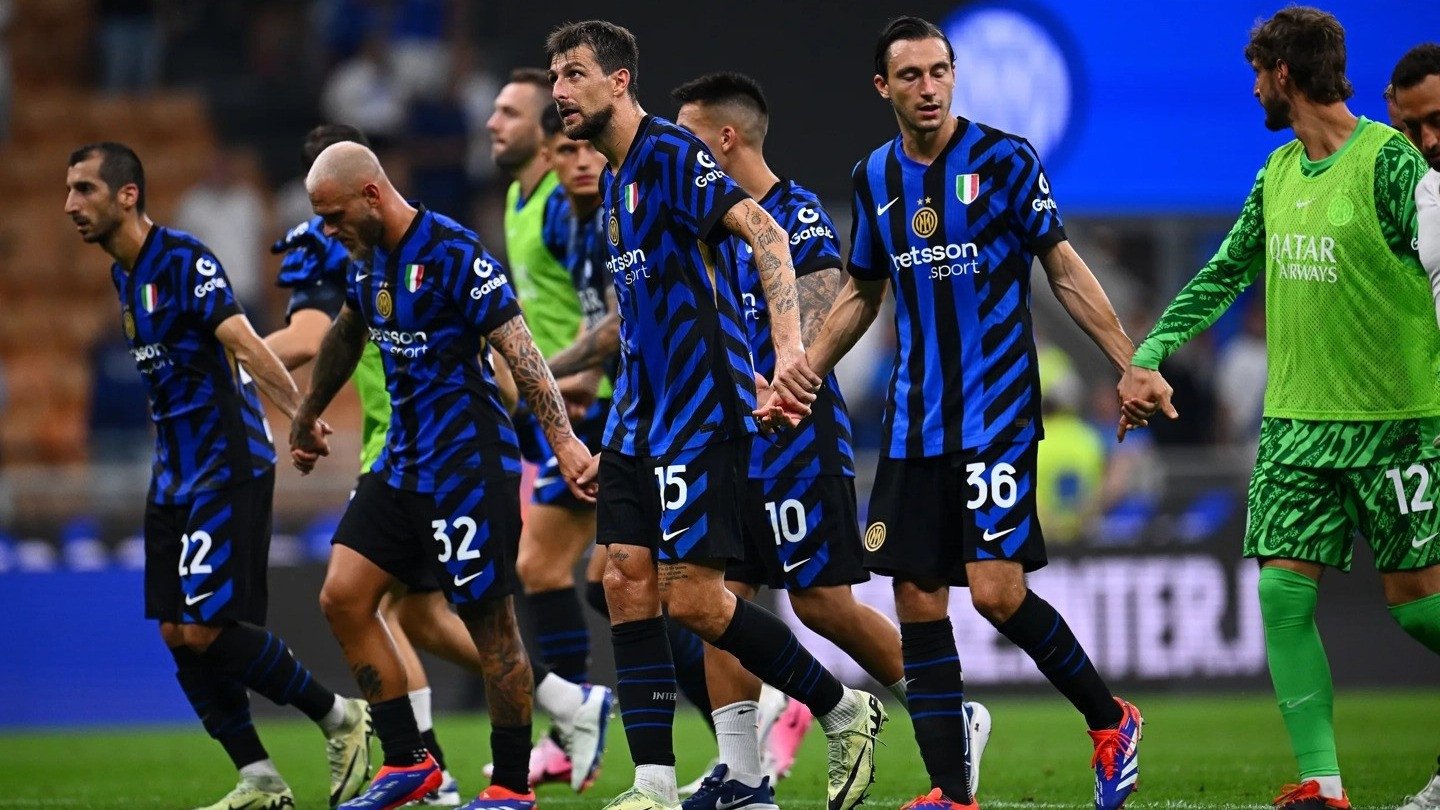 Para Pemain Inter Milan Melakukan Selebrasi