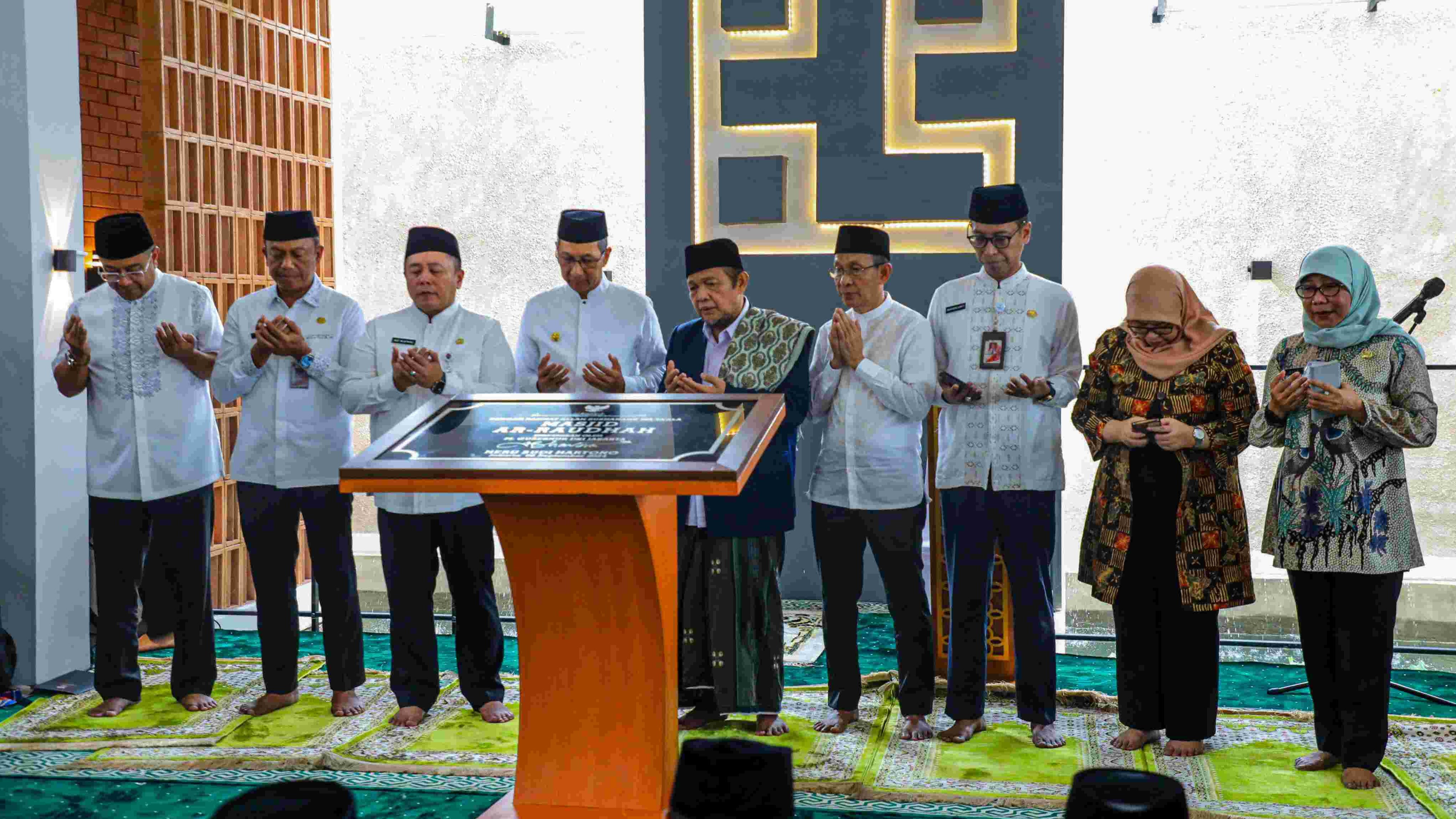 Pj. Gubernur DKI Jakarta Heru Budi Hartono meresmikan Masjid Ar-Raudhah di Kelurahan Ragunan, Kecamatan Pasar Minggu, Jakarta Selatan.