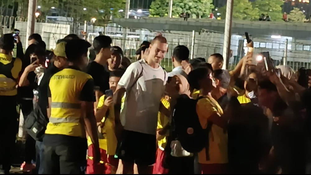 Jackson Irvine sapa penggemar di Senayan