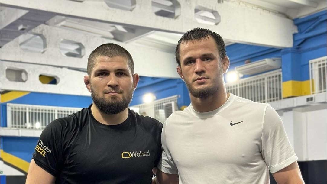 Khabib Nurmagomedov bersama Usman Nurmagomedov petarung BeLlator MMA