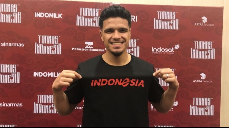 Pemain Timnas Indonesia, Ragnar Oratmangoen sebagai pesepakbola keturunan beragama Islam memperkuat klub di luar negeri