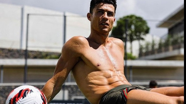 Apa Alasan Sebenarnya Cristiano Ronaldo Tak Memiliki Tato di Tubuhnya? Ternyata Pernah ....