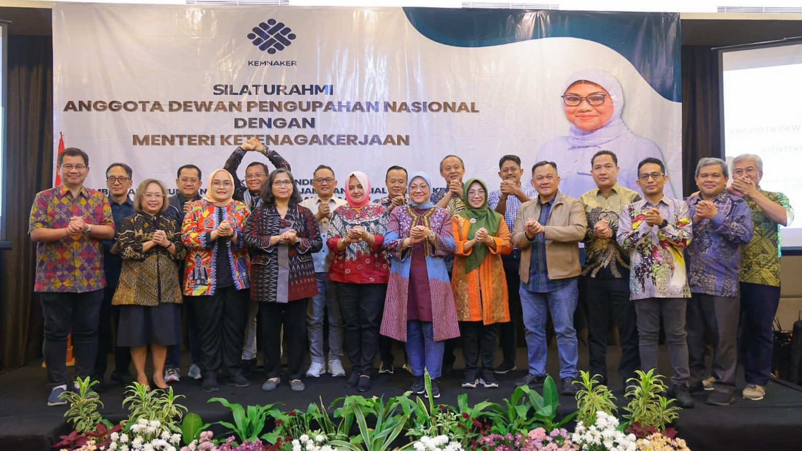 Menaker  Ida Fauziyah dalam Sidang Pleno ke-4 bersama Depenas untuk masa jabatan 2023-2026, yang digelar di Surabaya, Sabtu (14/9/2024).