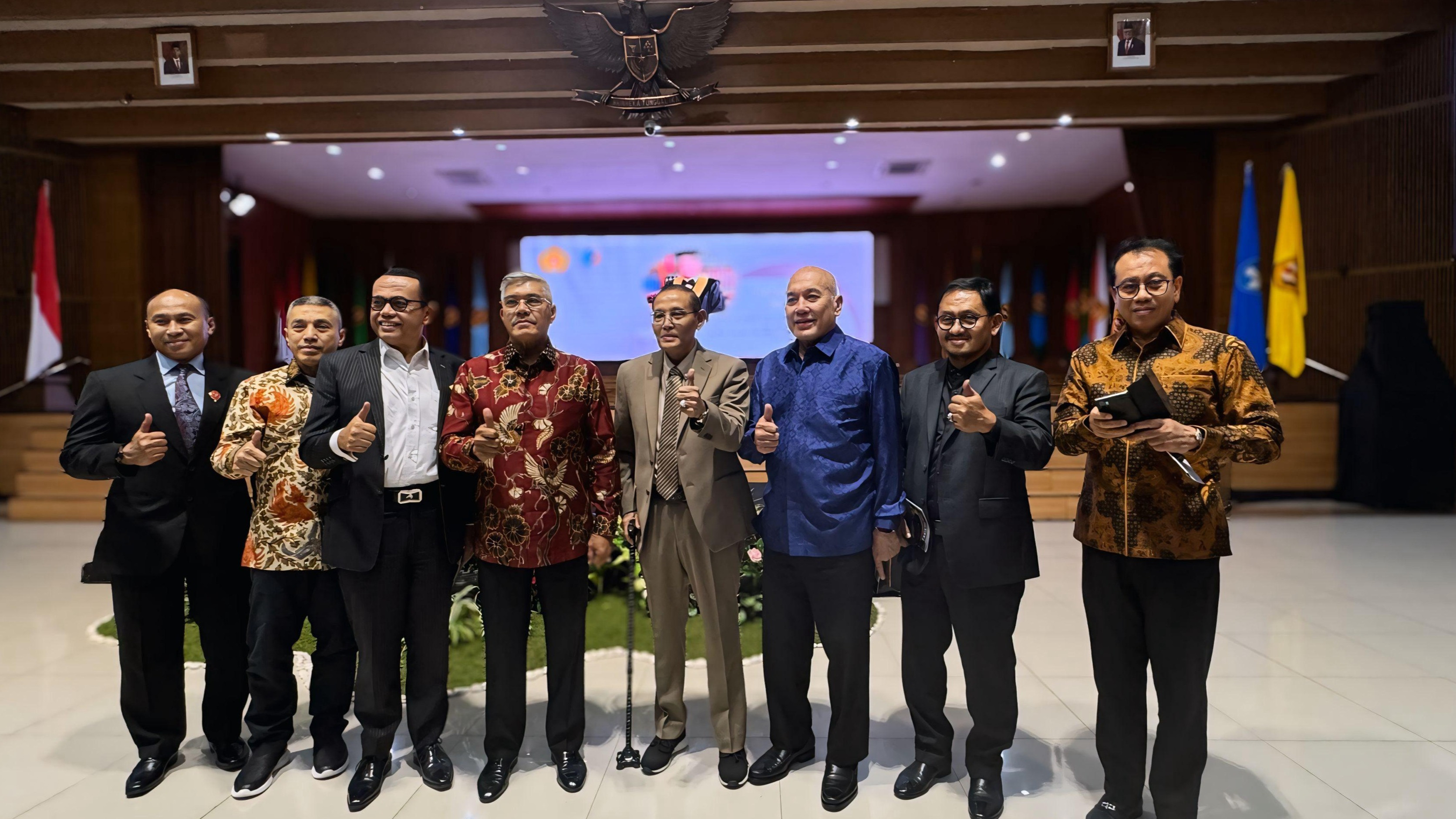 UNPAD menggelar Orasi Ilmiah bertajuk “80 Tahun Prof. Romli Atmasasmita: Pembangunan Hukum dan Penegakan Hukum di Tengah Perkembangan Transisi Masyarakat Memasuki Era Globalisasi”.