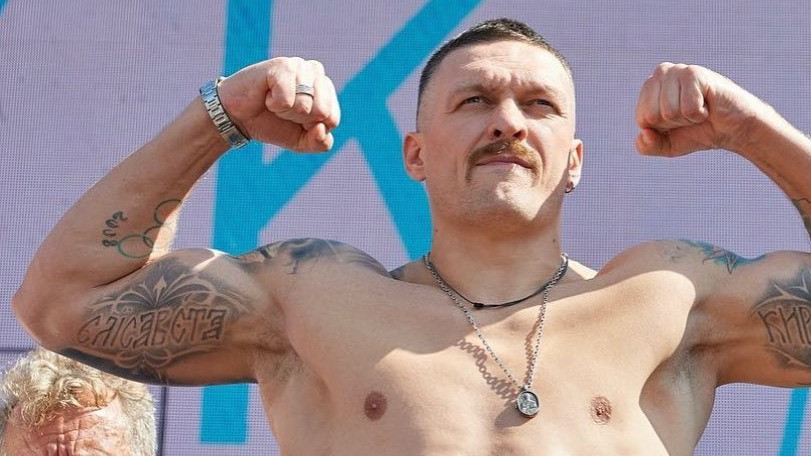 Oleksandr Usyk, raja tinju dunia di kelas berat