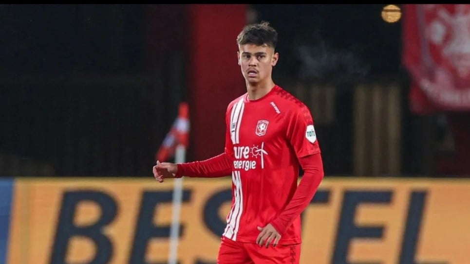 Bek FC Twente calon bek naturalisasi Timnas Indonesia, Mees Hilgers