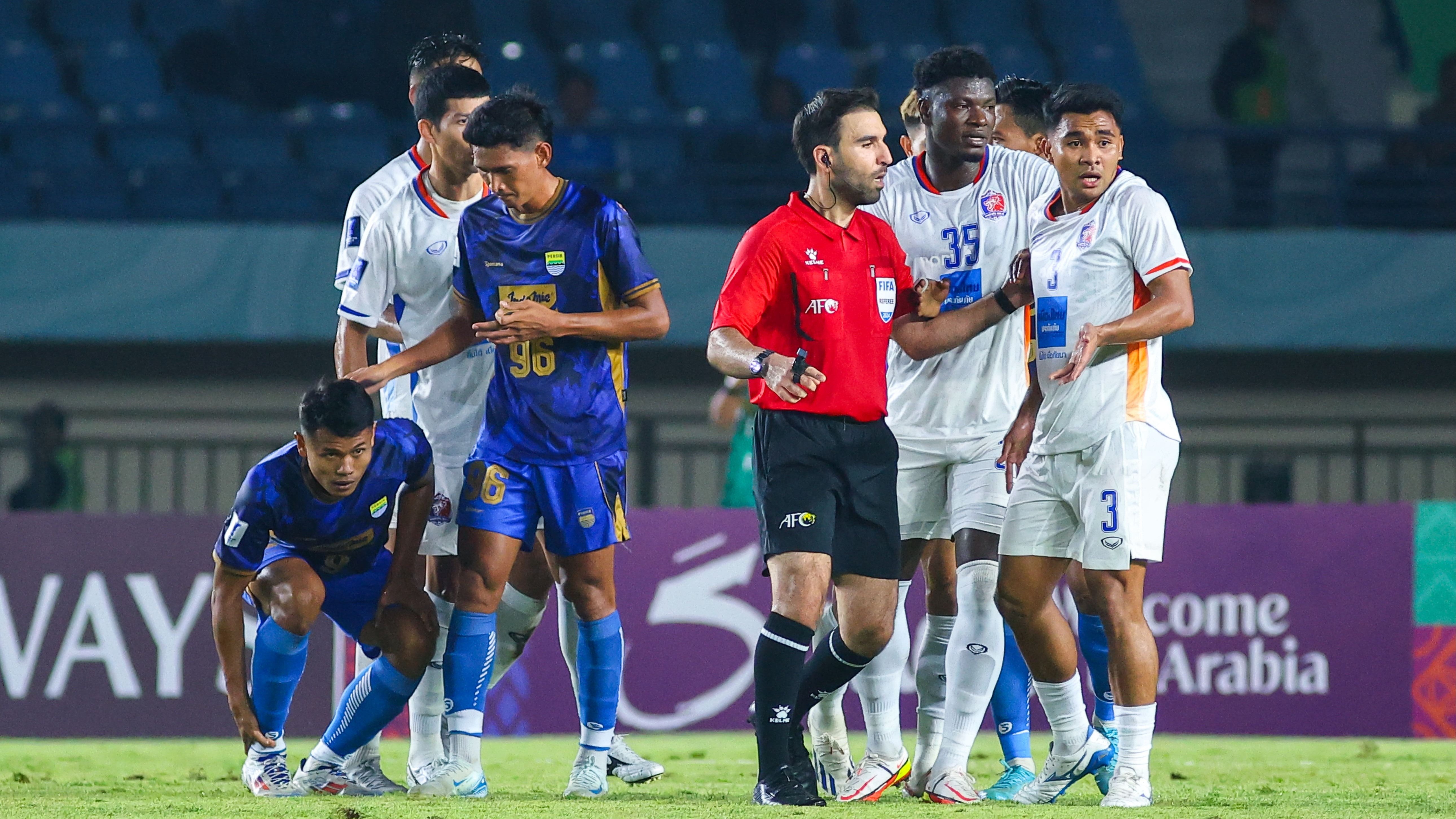 Dimas Drajad Bertengkar dengan Asnawi Mangkualam di Laga Persib Vs Ports FC