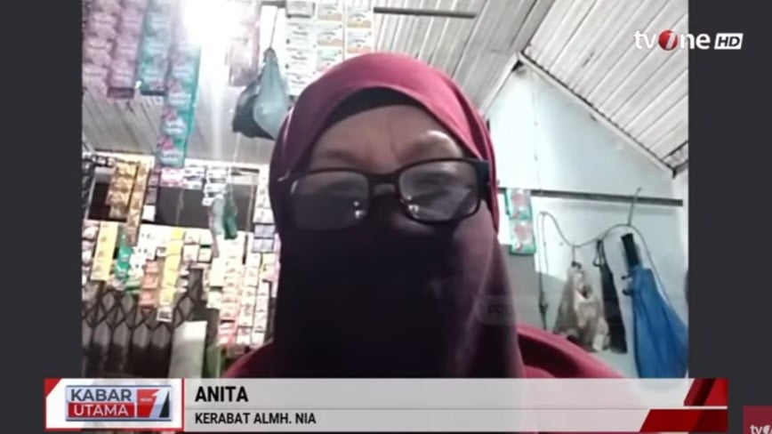 Anita tante dari almarhum Nia Kurnia Sari gadis penjual gorengan