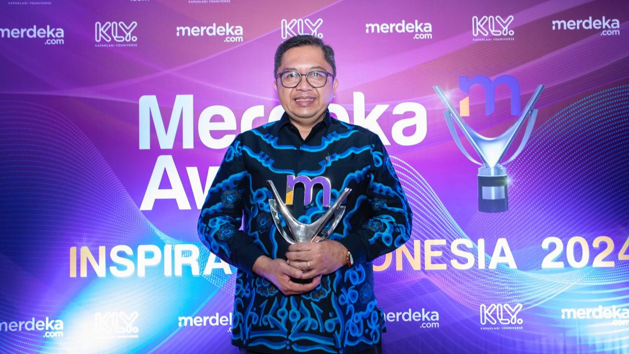 Senior Executive Vice President Enterprise Risk bank bjb, Asep Dani Fadilah, saat menerima Merdeka Awards 2024.