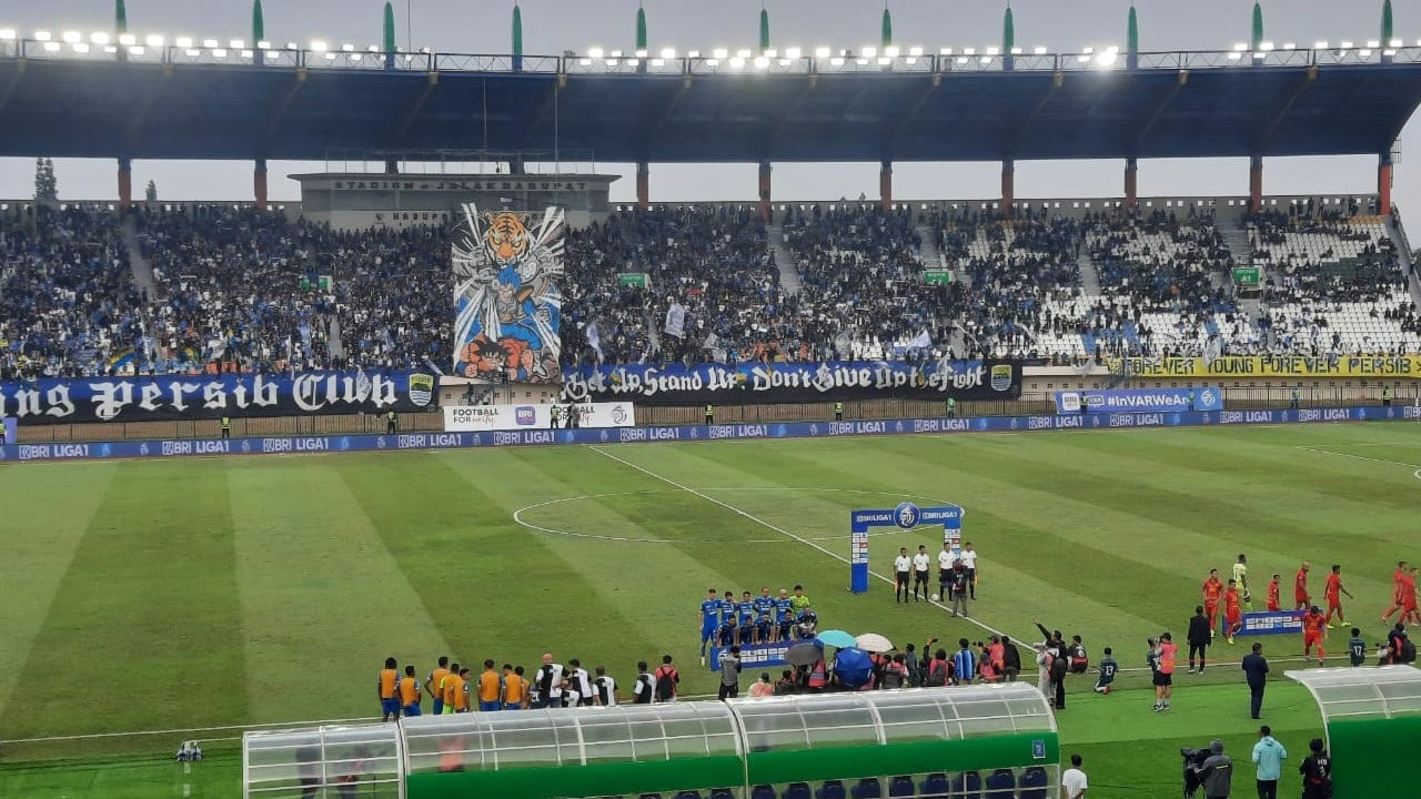 Bobotoh Suntik Semangat Persib Bandung dengan Kibarkan Koreografi Jelang Pertandingan Vs Persija Jakarta