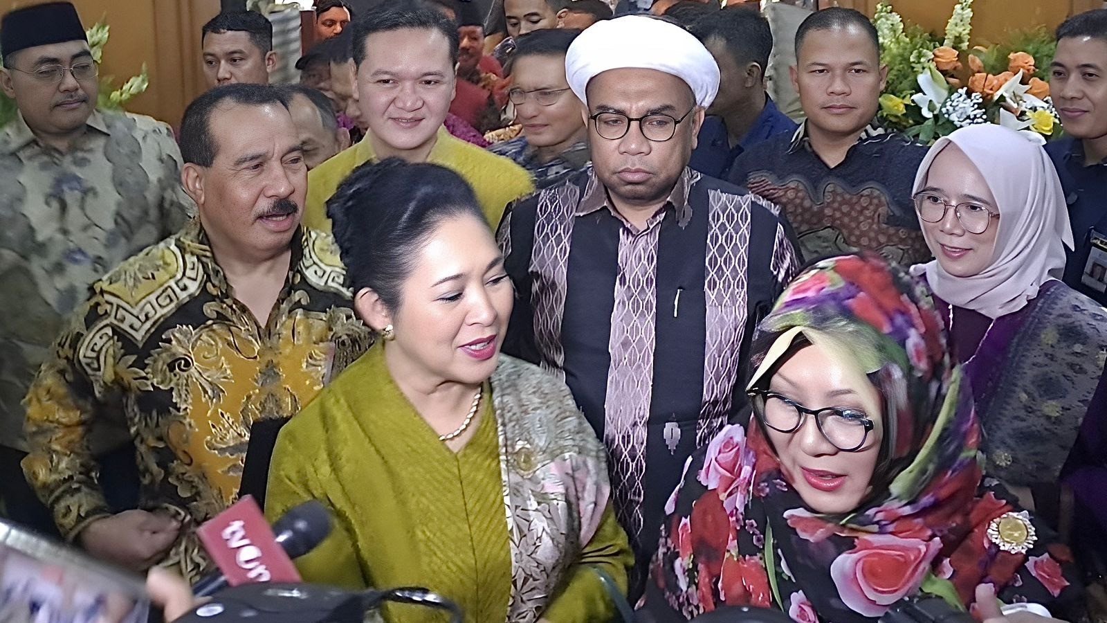 Azisoko Harmoko: Hormati Jasa Mendiang Presiden Soeharto
            - galeri foto