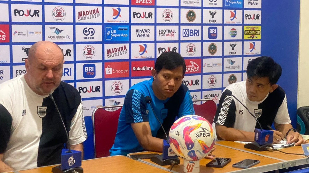 Pemain Persib Bandung, Adam Alis (tengah)