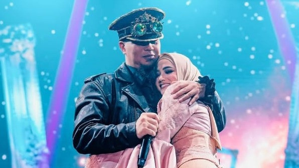 Mentang-mentang Sudah Tak Lagi Jadi Istri Ahmad Dhani, Maia Estianty Nothing To Lose Umbar Sifat Asli Mulan Jameela, Tak Disangka Sampai Terucap...
            - galeri foto