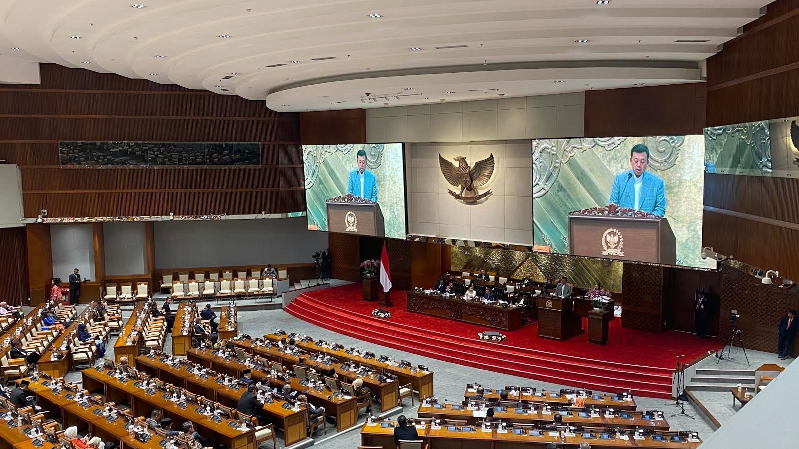 Ketua Pansus Haji DPR Nusron Wahid paparkan temuannya terkait pelanggaran penyelenggara haji 2024 di Gedung DPR, Jakarta Pusat, Senin (30/9/2024).