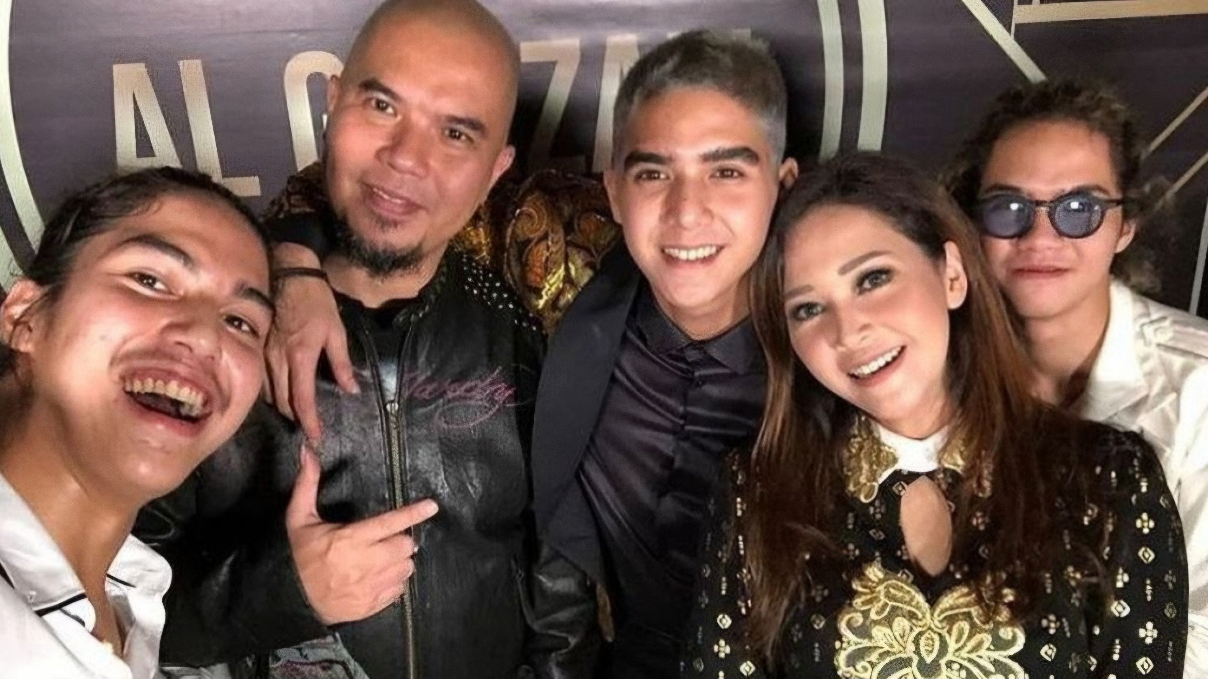 Kebersamaan Maia Estianty, Ahmad Dhani dan Anak-anaknya