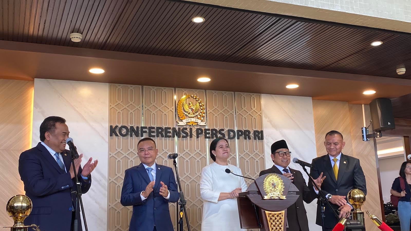 Rachmat Gobel, Sufmi Dasco Ahmad, Puan Maharani, Cak Imin, dan Lodewijk di Gedung DPR, Jakarta Pusat, Senin (30/9/2024). Rachmat Gobel, Sufmi Dasco Ahmad, Puan Maharani, Cak Imin, dan Lodewijk di Gedung DPR, Jakarta Pusat, Senin (30/9/2024).