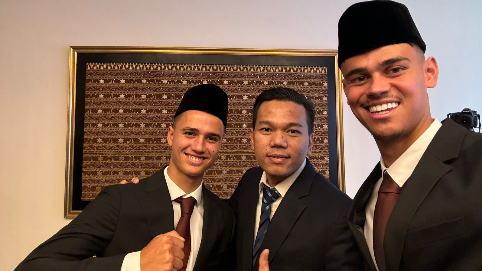 Mees Hilgers dan Eliano Reijnders semakin dekat membela Timnas Indonesia