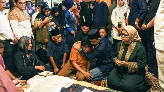 Momen Anies Baswedan melayat di rumah duka Marissa Haque