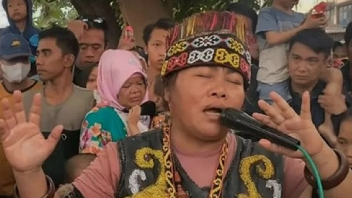 Pengobatan alternatif Ida Dayak