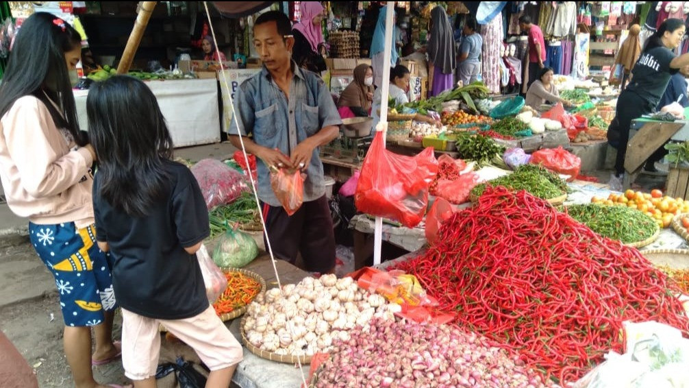 Duh, Harga Bawang Merah hingga Cabai Naik Rp1.030, Auto Bikin Emak-emak Pusing Tujuh Keliling