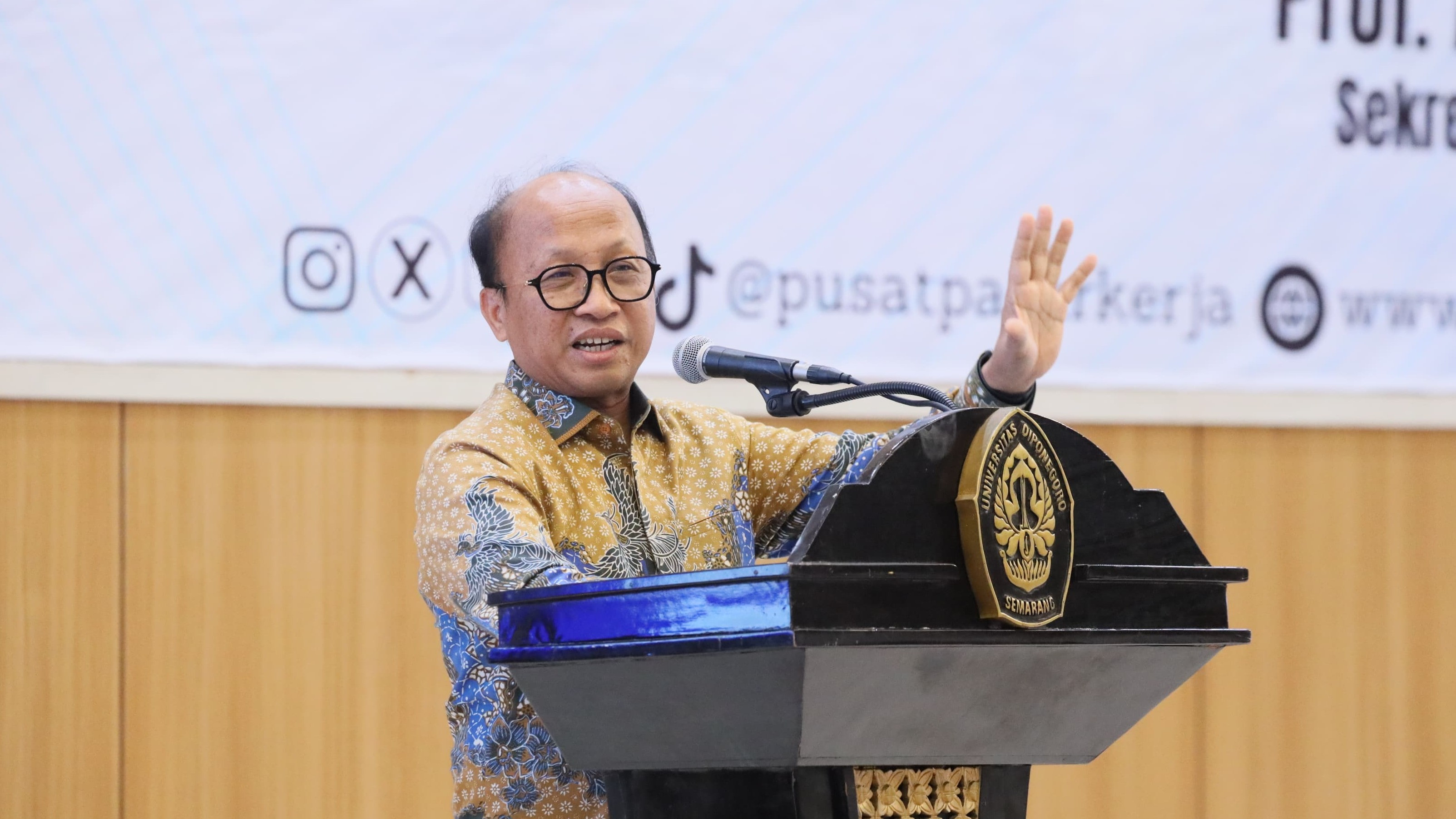 Sekretaris Jenderal Kemnaker, Anwar Sanusi, dalam acara Ministerial Lecture di Universitas Diponegoro, Semarang, pada Jumat (4/10/2024).