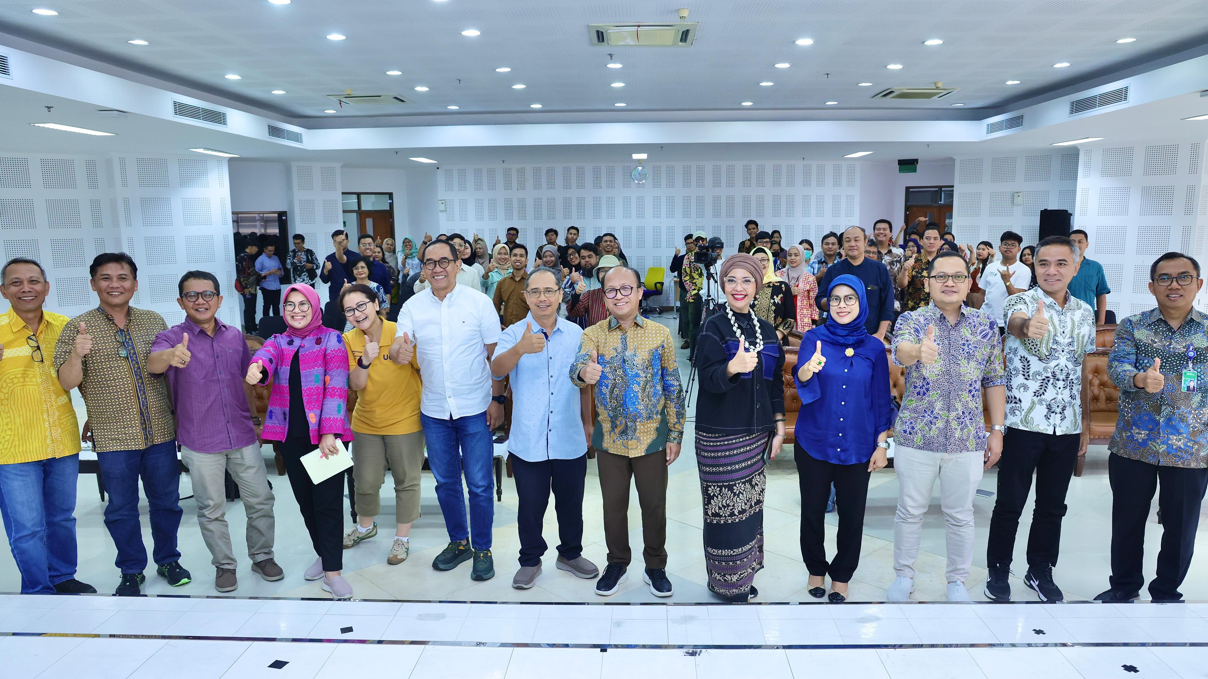 Sekretaris Jenderal Kementerian Ketenagakerjaan, Anwar Sanusi, saat mengisi Seminar Pra Munas XIV KAGAMA di Universitas Gadjah Mada, Yogyakarta, Jumat (4/10/2024).