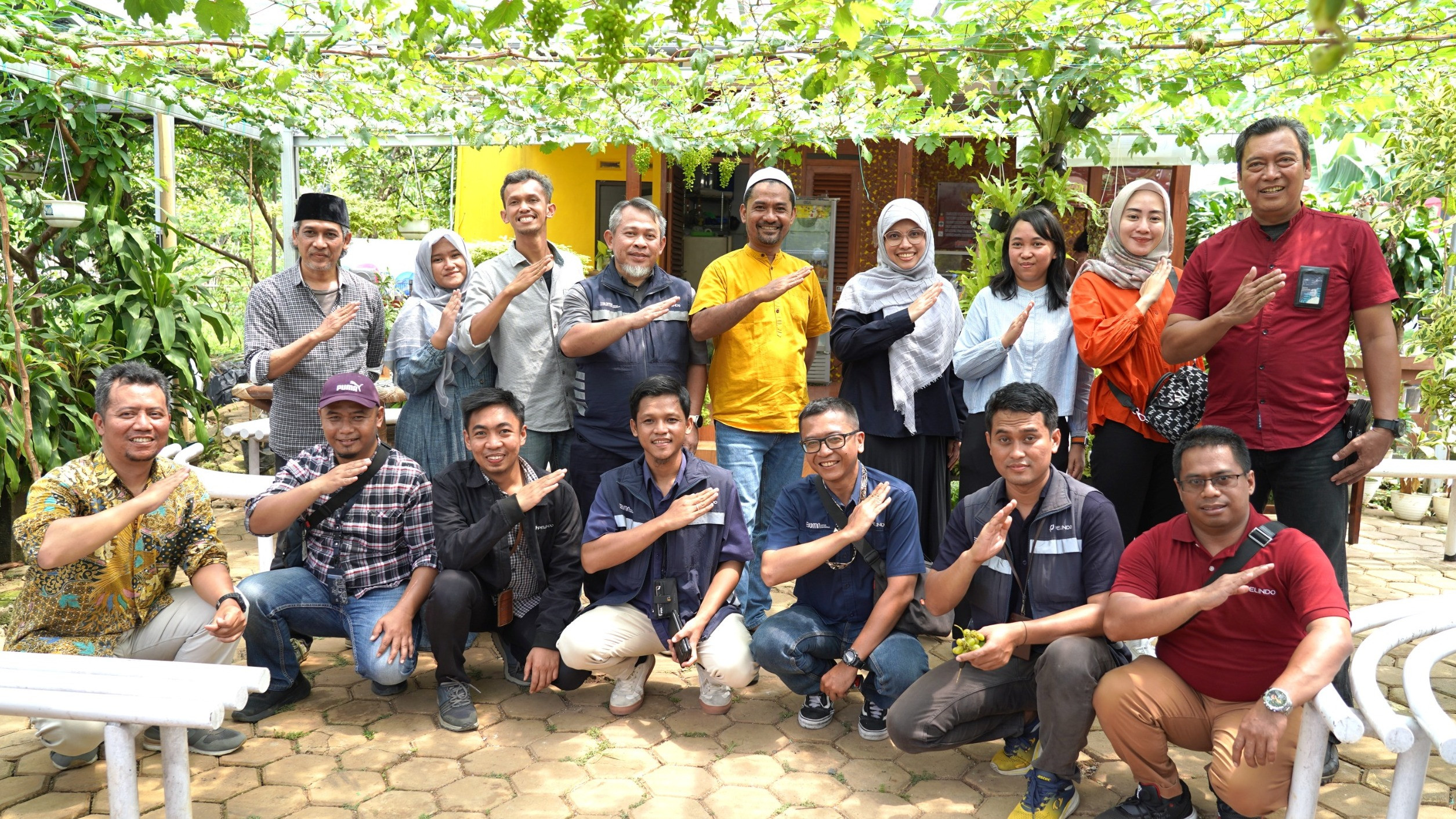 Pelindo Regional 2 menjalankan program Tanggung Jawab Sosial (TJSL) dengan memberikan bantuan sarana dan prasarana bagi Pondok Pesantren Ruhama.