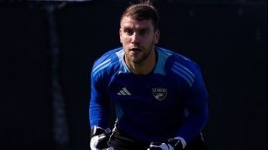 Kiper Timnas Indonesia, Maarten Paes kembali berlatih dengan klubnya, FC Dallas pasca-cedera ringan.