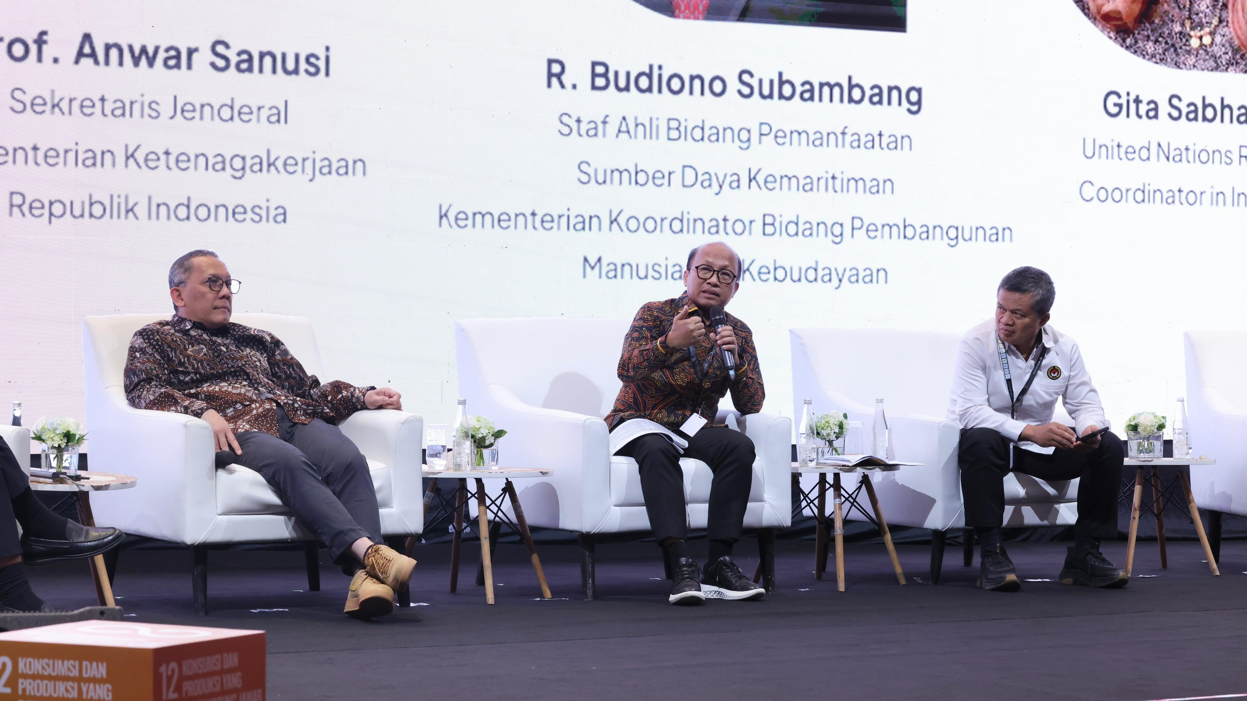 Sekretaris Jenderal Kementerian Ketenagakerjaan, Anwar Sanusi, saat  menjadi pembicara pada Konferensi Tahunan SDGs, di Jakarta, Senin (7/10/2024).