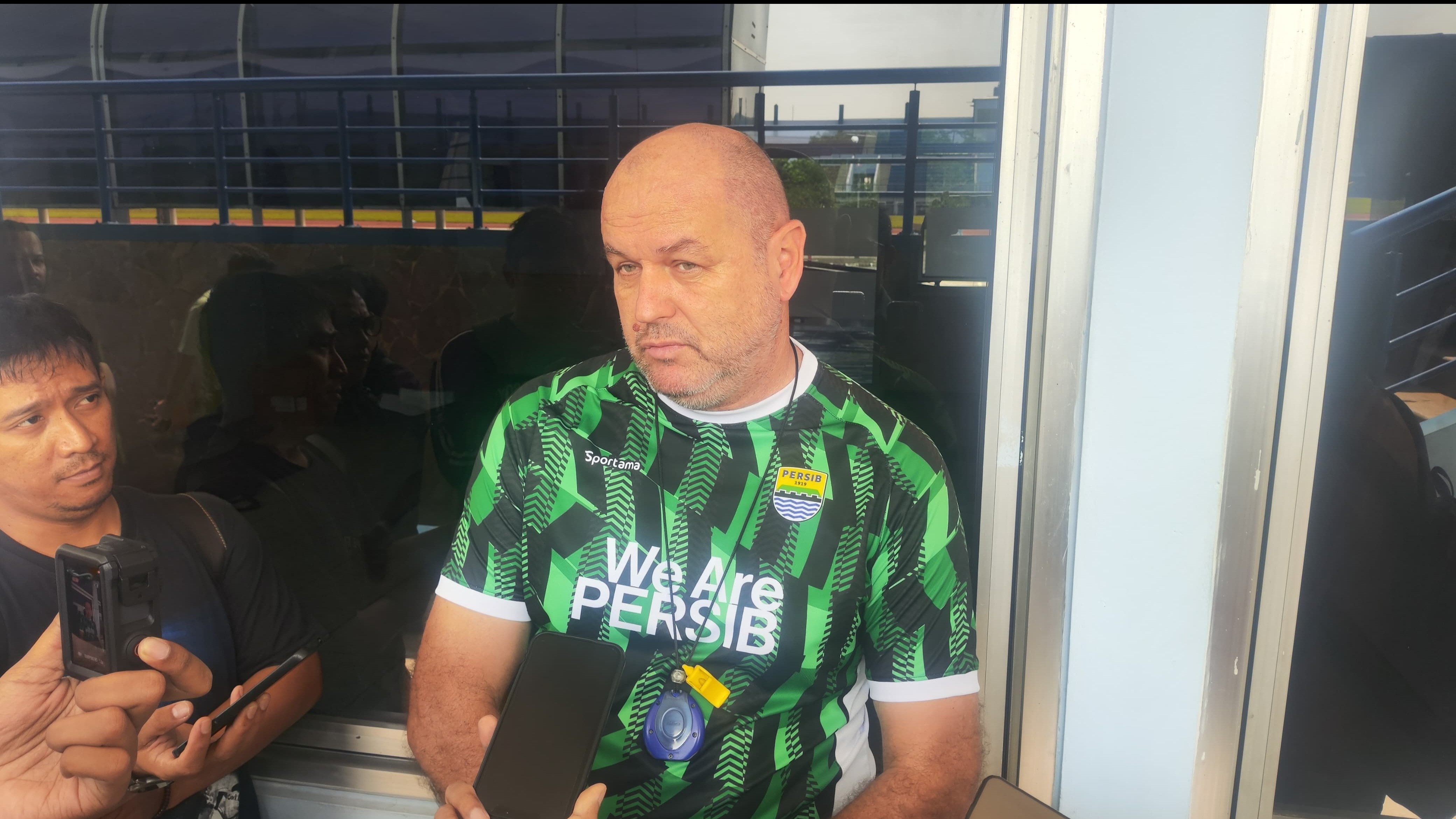 Bojan Hodak Beberkan Misi Persib saat Hadapi sang Pemuncak Klasemen Liga 1 2024/2025, Sanggup Jungkirkan Persebaya?
            - galeri foto