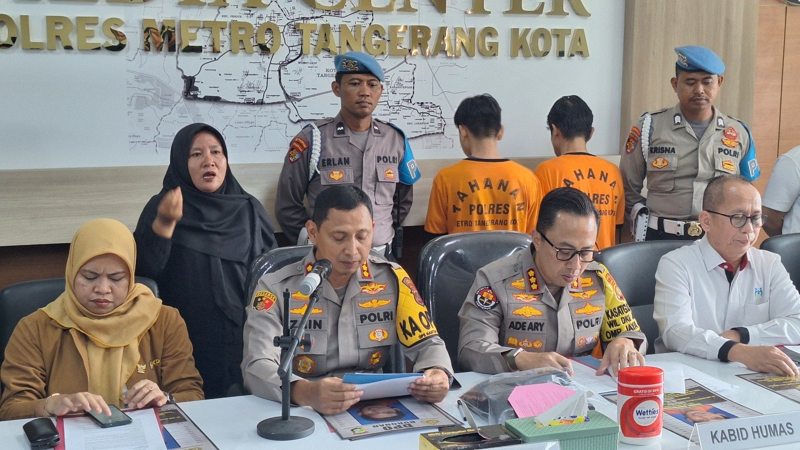 Konferensi pers Polres Metro Tangerang Kota ungkap kasus pencabulan disertai sodomi sejumlah anak di Yayasan Panti Asuhan Darussalam An-nur